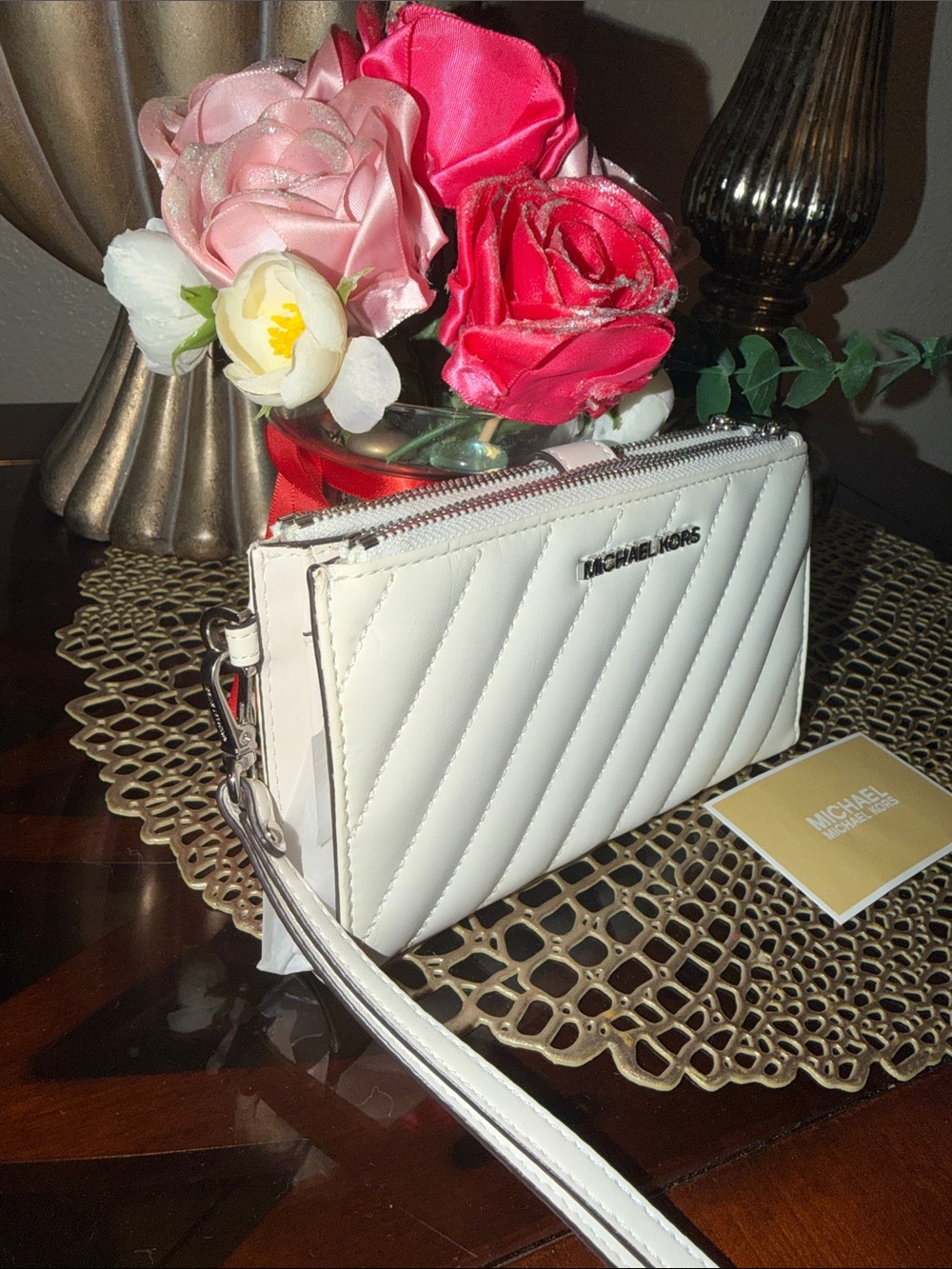 NWOT Michael Kors White Quilted Leather Zip Wristlet Wallet - Picture 3 of 9